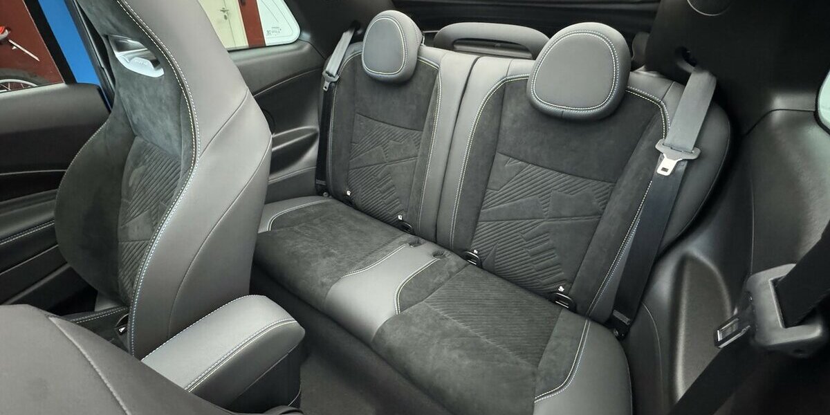 Abarth 500E Cabrio Scorpionissima TURISMO 42 kWh 23.700 km 26.620 &euro; Lich 35423