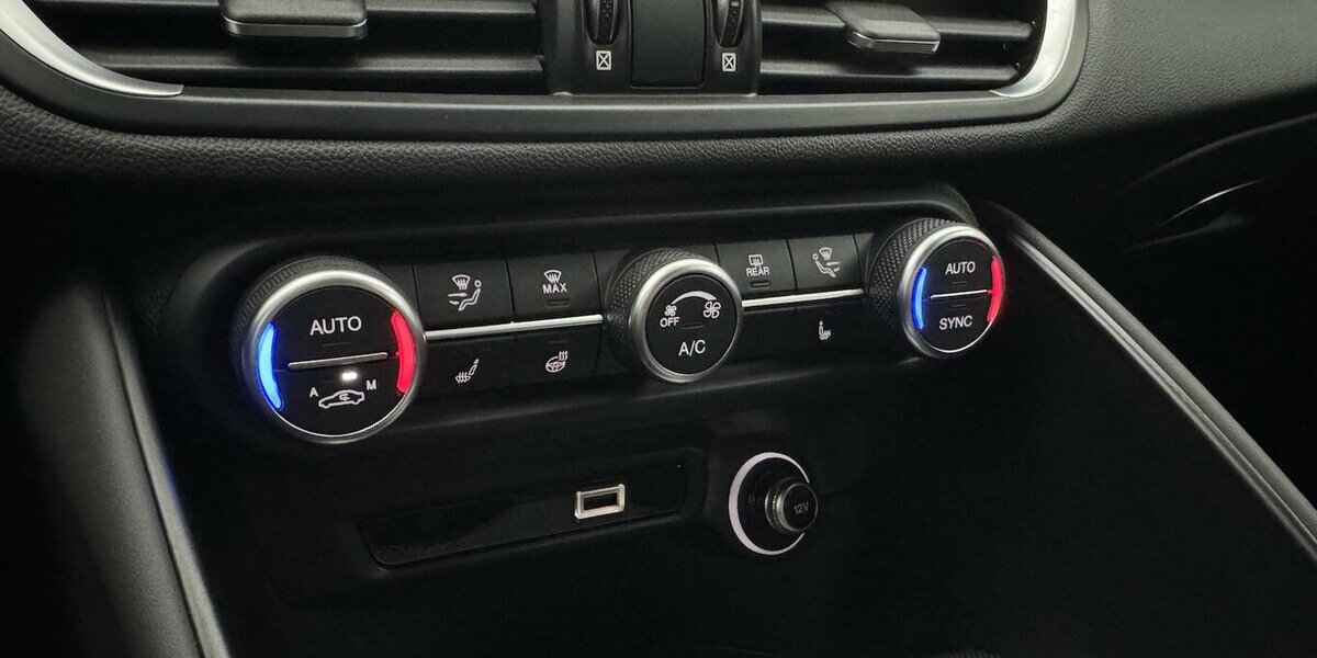 Alfa Romeo Giulia Competizione Q4 Turbo CarPlay Kamera 8.960 km 36.220 &euro; Lich 35423