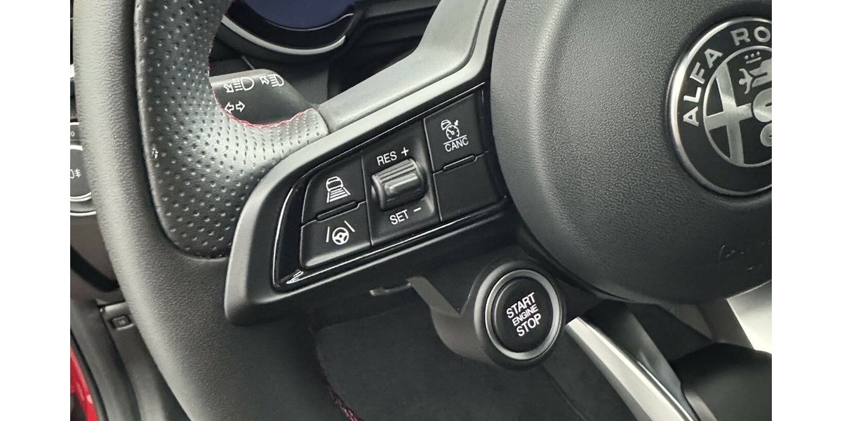 Alfa Romeo Giulia Competizione Q4 Turbo CarPlay Kamera 8.960 km 36.220 &euro; Lich 35423