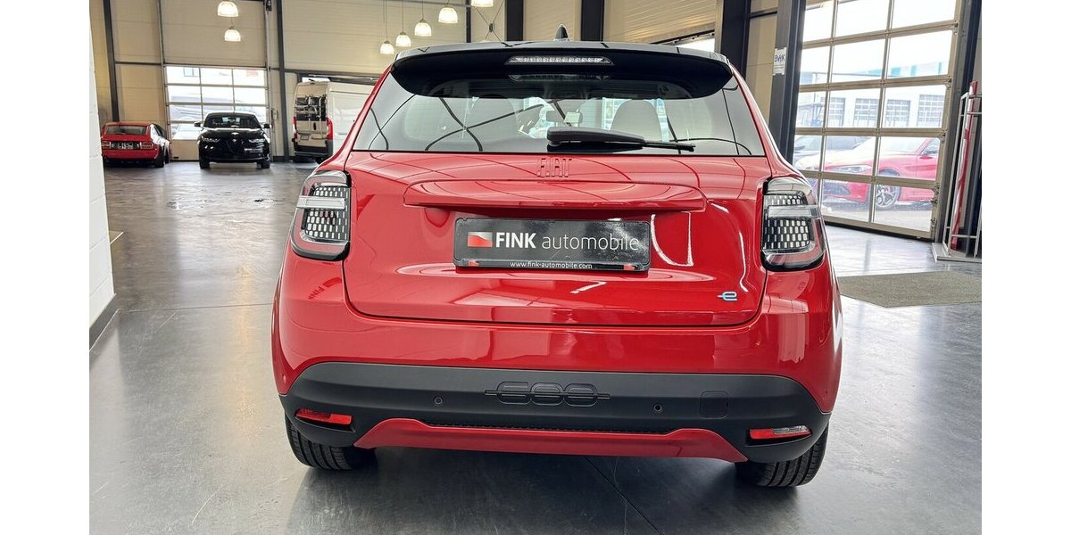Fiat 600E Red 54 KWh 1.Hand Full LED Carplay 14.500 km 21.880 &euro; Lich 35423