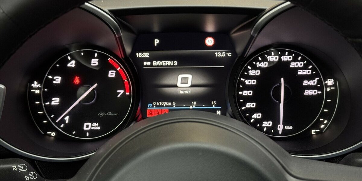 Alfa Romeo Giulia 2.0 Sprint Turbo 16V Xenon Leder Carplay 23.400 km 28.740 &euro; Lich 35423