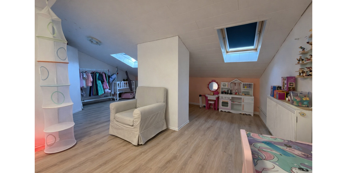 Reihenhaus Grävenwiesbach - 6 Zimmer, 199 m&sup2;, 1.650&euro; | Angebot:25947839