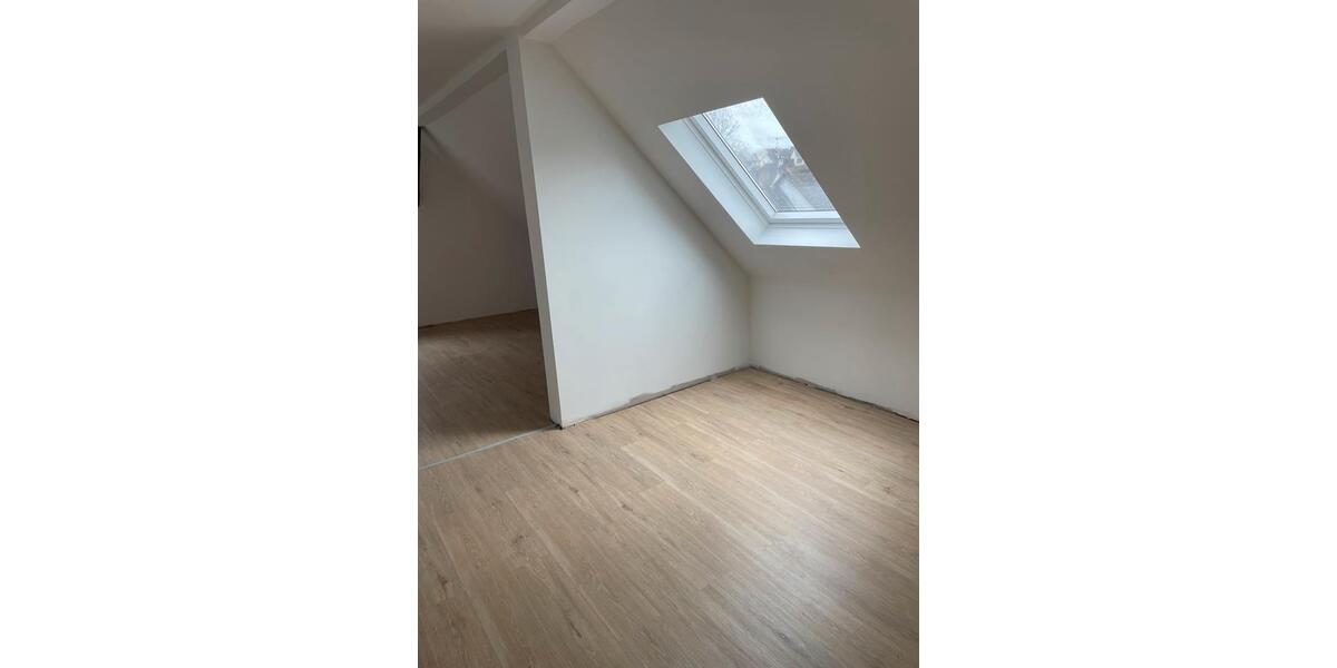 Etagenwohnung Aßlar - 6 Zimmer, 150 m&sup2;, 1.100&euro; | Angebot:25857692
