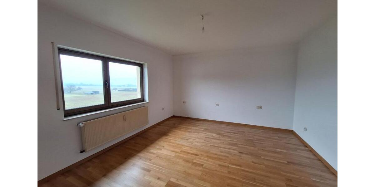 Etagenwohnung Solms - 3 Zimmer, 125 m&sup2;, 1.100&euro; | Angebot:25046820