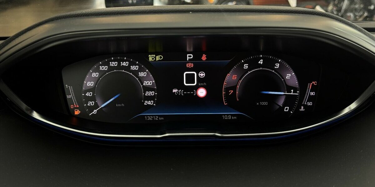 Peugeot 5008 GT 130 PT EAT 8 AHK 1.Hand 7 Sitze 13.300 km 26.620 &euro; Lich 35423