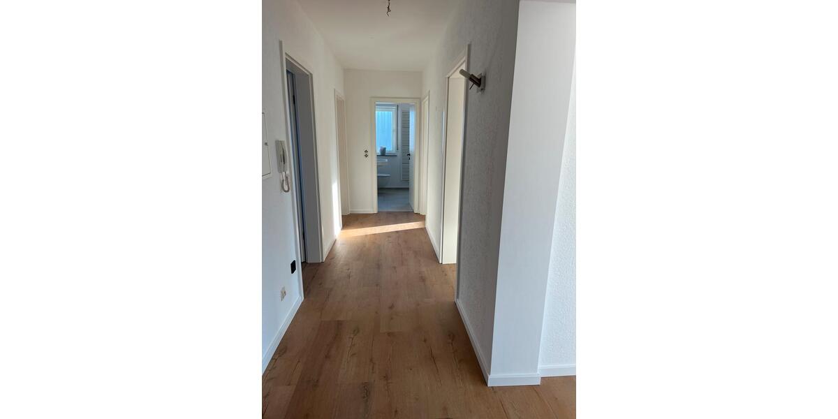 Dachgeschoßwohnung Butzbach - 4 Zimmer, 76 m&sup2;, 1.220&euro; | Angebot:25639563