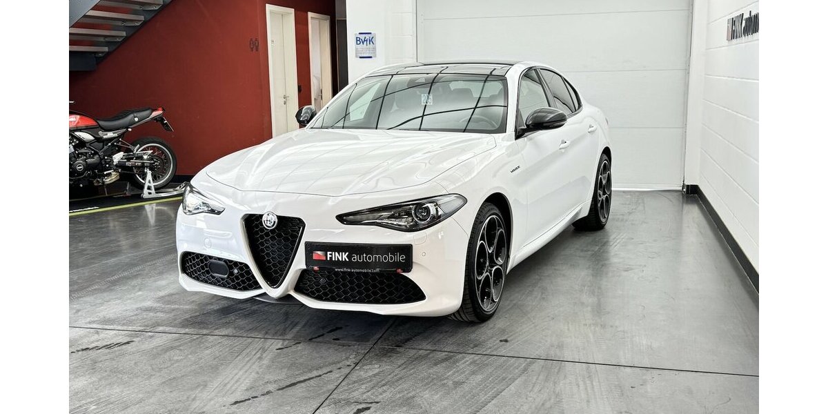 Alfa Romeo Giulia 2.0 Veloce Q4 Turbo Panoramadach Xenon 43.300 km 32.540 &euro; Lich 35423