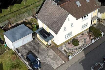 Haus Lollar - 8 Zimmer, 246 m&sup2;, 550.000&euro; | Angebot:25659213