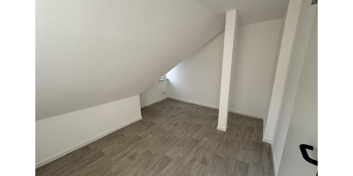 Dachgeschoßwohnung Homberg (Ohm) - 4 Zimmer, 117 m&sup2;, 1.100&euro; | Angebot:24878845