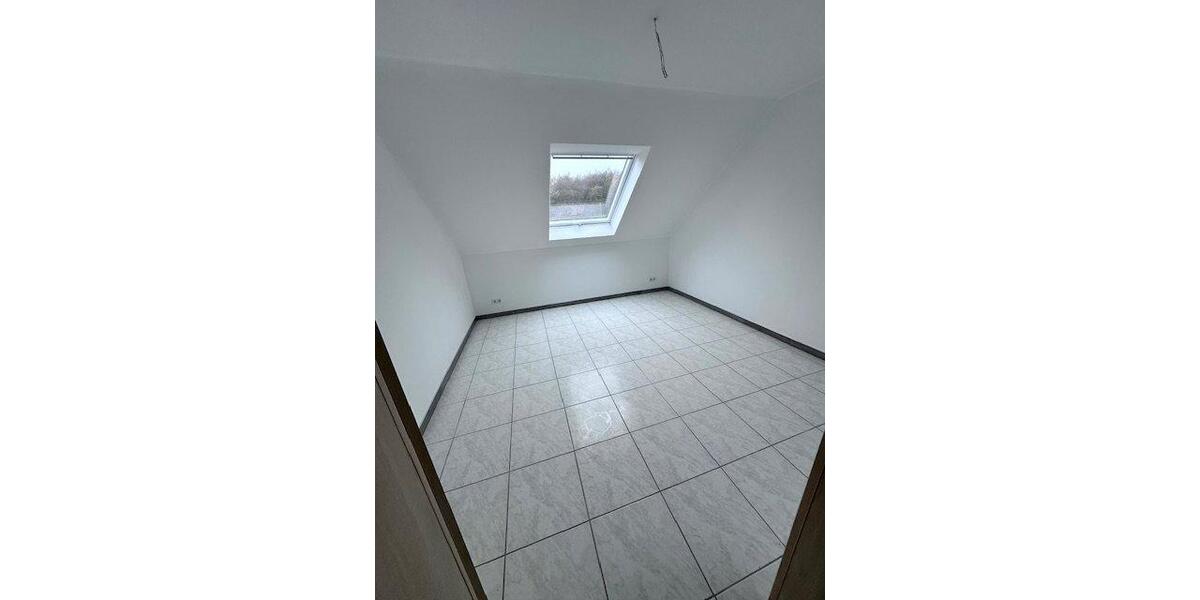 Dachgeschoßwohnung Hungen - 4 Zimmer, 104 m&sup2;, 900&euro; | Angebot:25977131