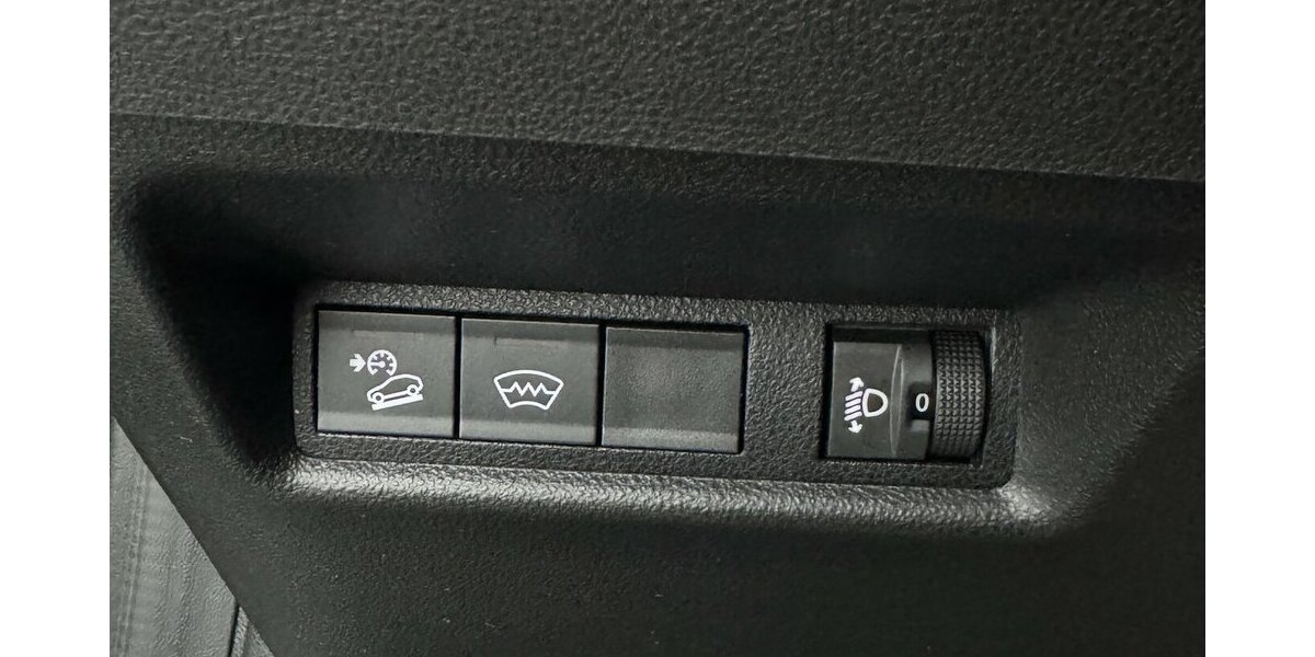 Jeep Avenger 1.2 Altitude Kamera JBL Soundsystem 27.213 km 17.740 &euro; Lich 35423