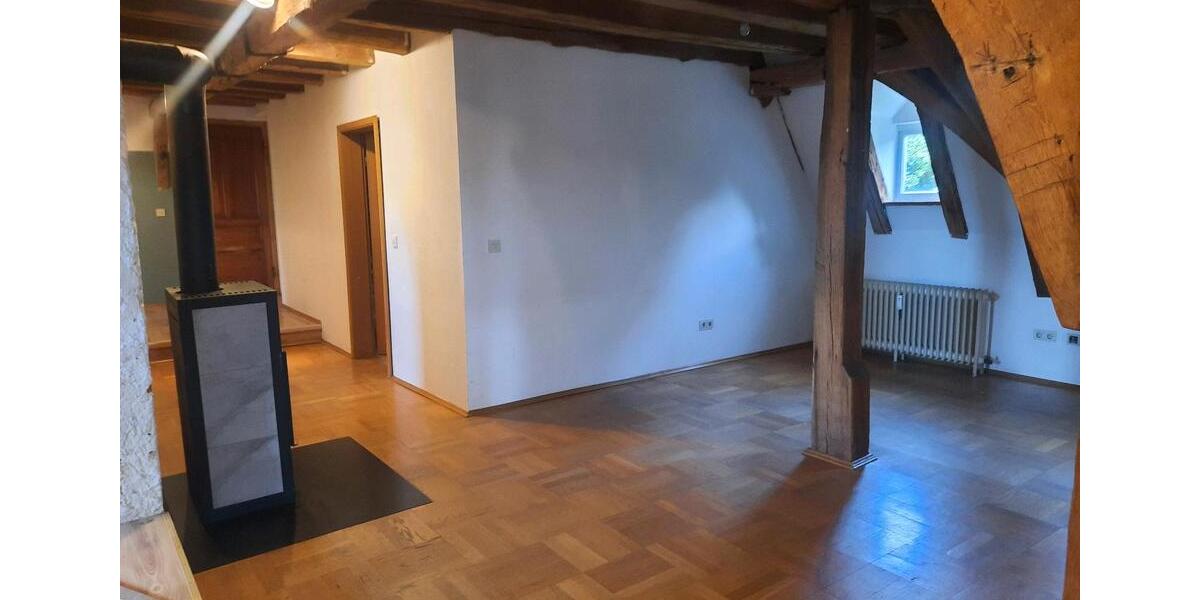 Dachgeschoßwohnung Hungen - 5 Zimmer, 140 m&sup2;, 160.000&euro; | Angebot:26866328