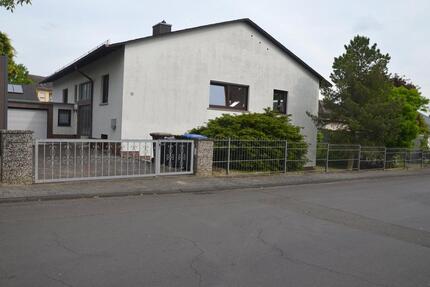 Haus Lahnau - 9 Zimmer, 229 m&sup2;, 490.000&euro; | Angebot:27085936