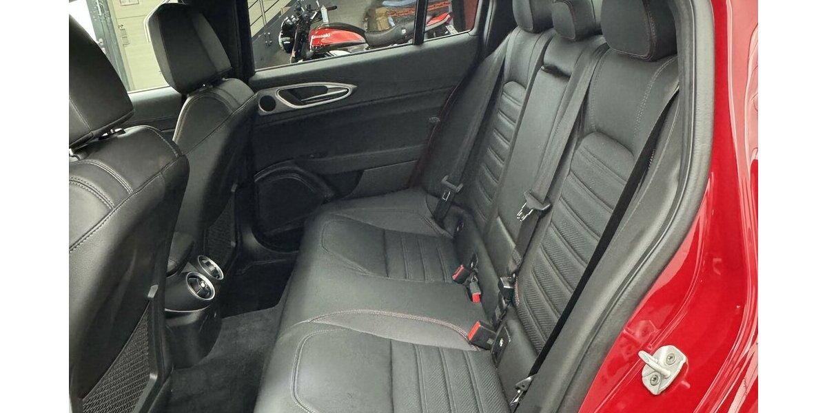 Alfa Romeo Giulia 2.0 Competizione Q4 Turbo Panoramadach 14.303 km 38.460 &euro; Lich 35423