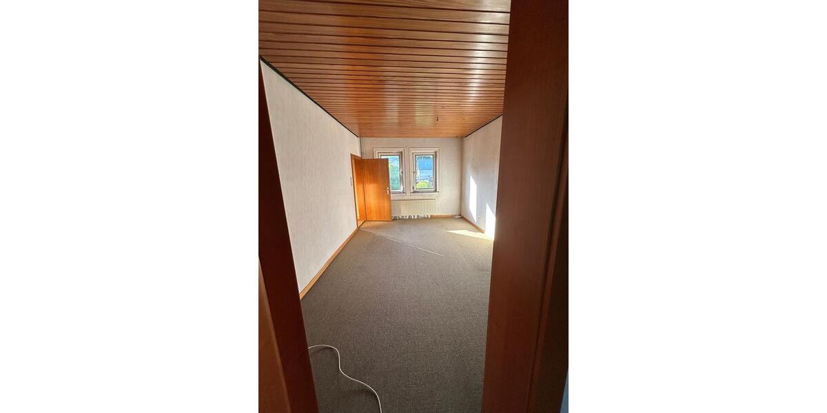 Einfamilienhaus Sinn - 7 Zimmer, 121 m&sup2;, 119.000&euro; | Angebot:25979739