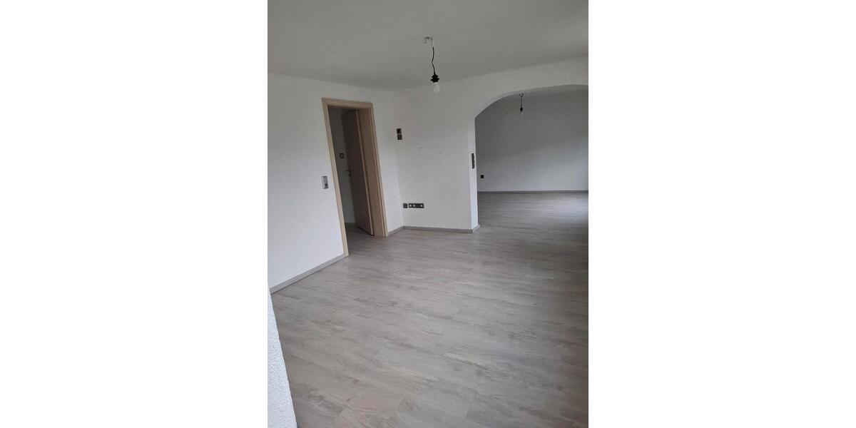 Etagenwohnung Mittenaar - 3 Zimmer, 75 m&sup2;, 780&euro; | Angebot:25628863
