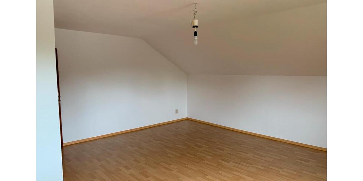 Dachgeschoßwohnung Reiskirchen - 3 Zimmer, 82 m&sup2;, 560&euro; | Angebot:25804446