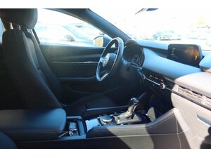 Mazda 3 Lim. 5-trg. Selection M-Hybrid 29.650 km 21.990 &euro; Bad Endbach 35080