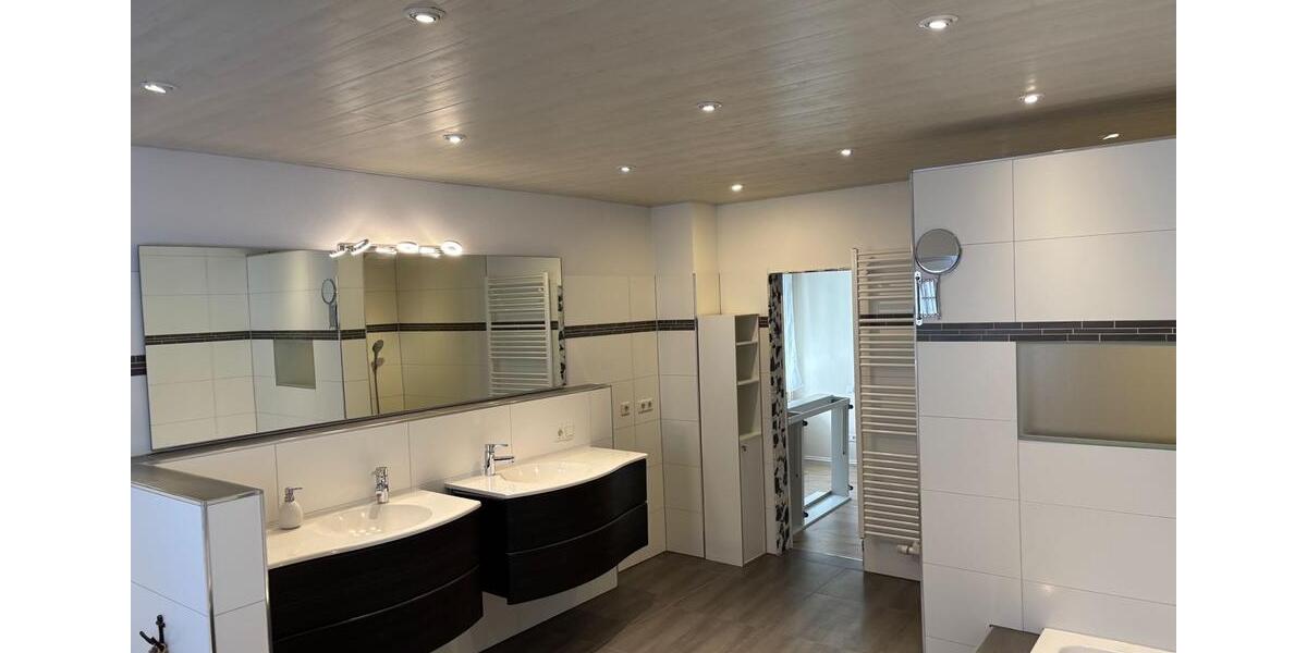 Etagenwohnung Aßlar - 6 Zimmer, 140 m&sup2;, 1.450&euro; | Angebot:26019486