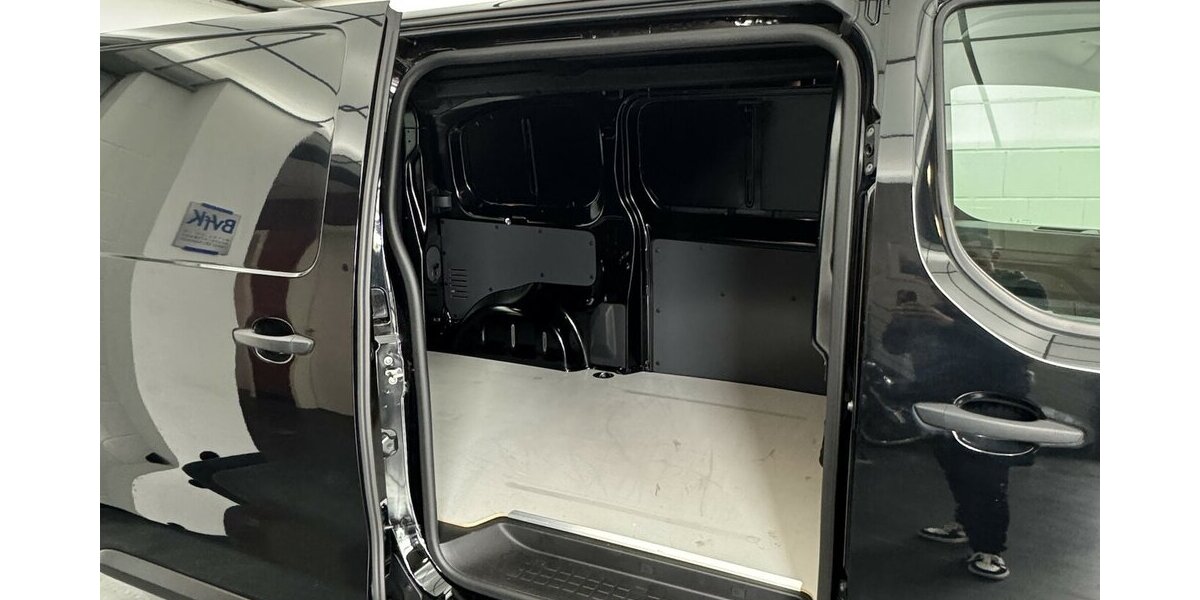 Opel Vivaro Cargo 1.5 D Edition M 1.Hand Sitzhzg 9.900 km 23.960 &euro; Lich 35423