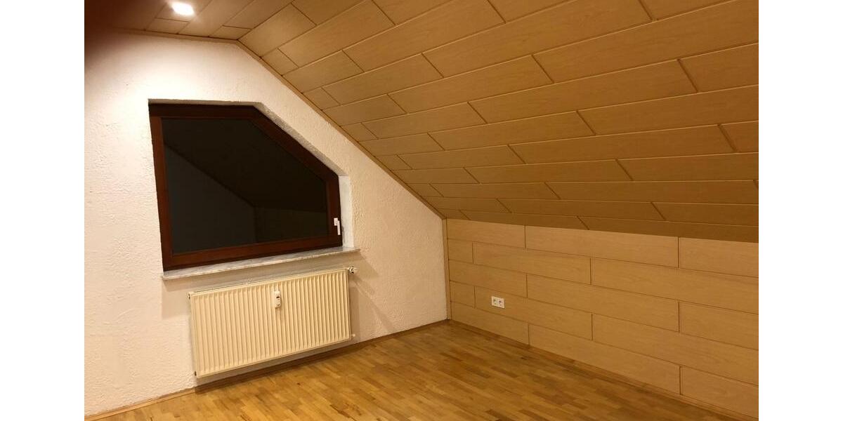 Dachgeschoßwohnung Marburg - 3 Zimmer, 90 m&sup2;, 900&euro; | Angebot:26617514