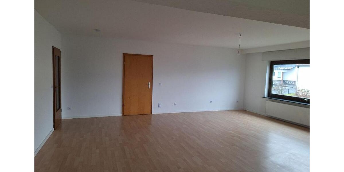 Etagenwohnung Solms - 3 Zimmer, 125 m&sup2;, 1.100&euro; | Angebot:25046820