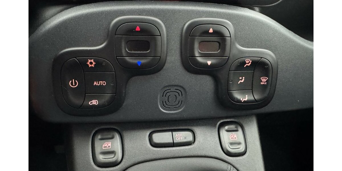 Fiat Panda Red 1.0 Hybrid 1.Hand Neuwertig! 1.600 km 14.220 &euro; Lich 35423