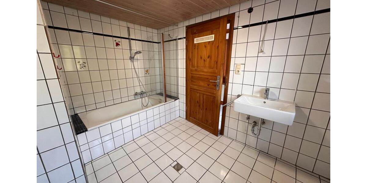 Etagenwohnung Gießen Wieseck - 4 Zimmer, 104 m&sup2;, 930&euro; | Angebot:26624525