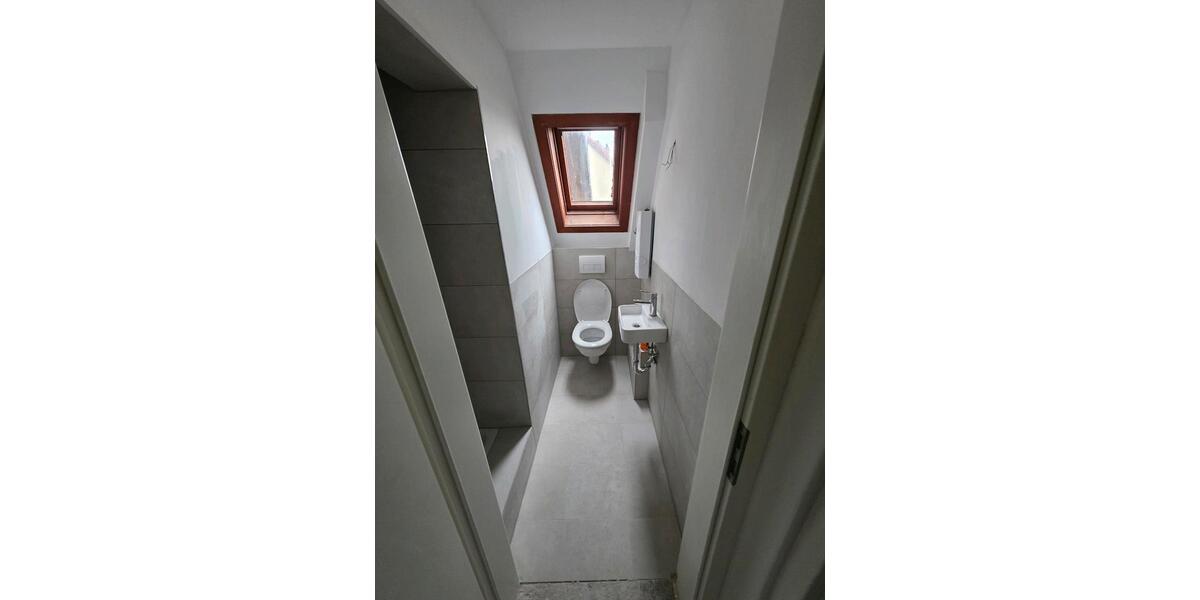 Dachgeschoßwohnung Friedberg (Hessen) - 4 Zimmer, 90 m&sup2;, 1.100&euro; | Angebot:25950843