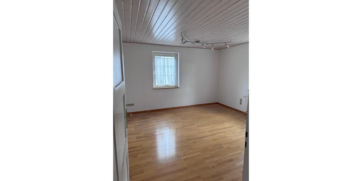 Etagenwohnung Sinn - 3 Zimmer, 96 m&sup2;, 870&euro; | Angebot:25542861