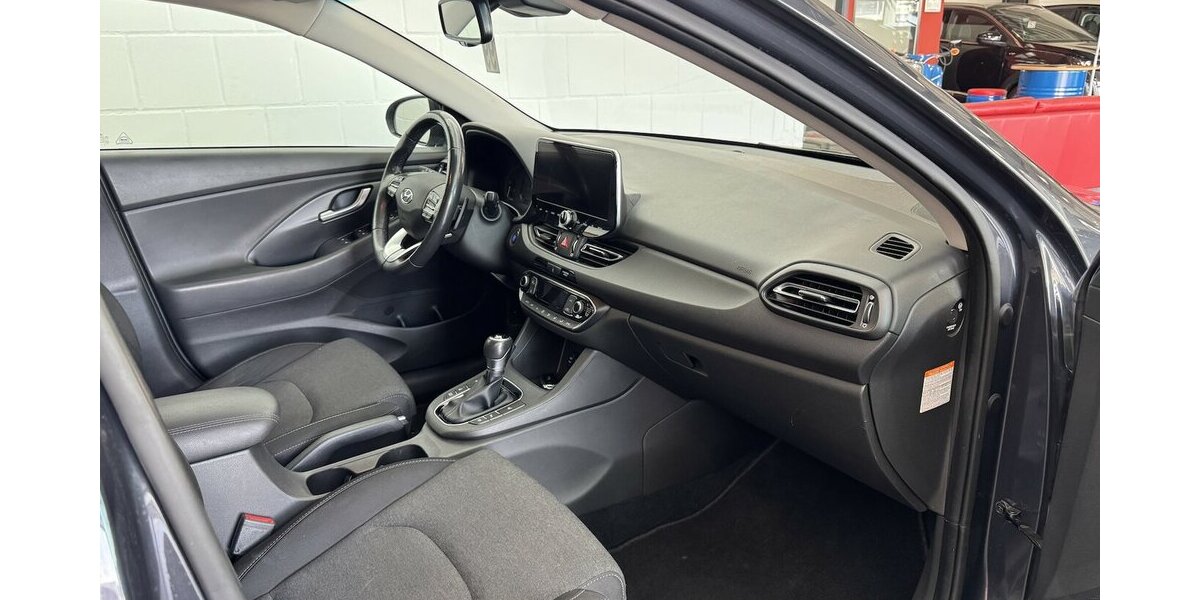 Hyundai i30 Kombi 1.6 T-GDI DCT CarPlay DAB CAM 48.794 km 17.890 &euro; Lich 35423