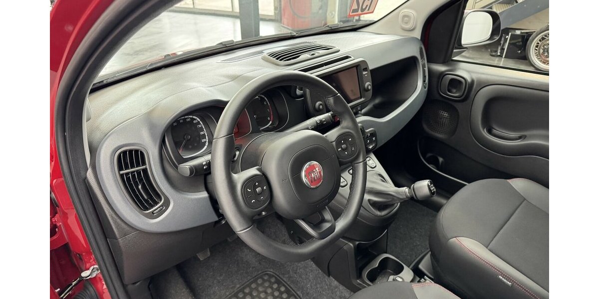 Fiat Panda Red 1.0 Hybrid 1.Hand Neuwertig! 1.600 km 14.220 &euro; Lich 35423