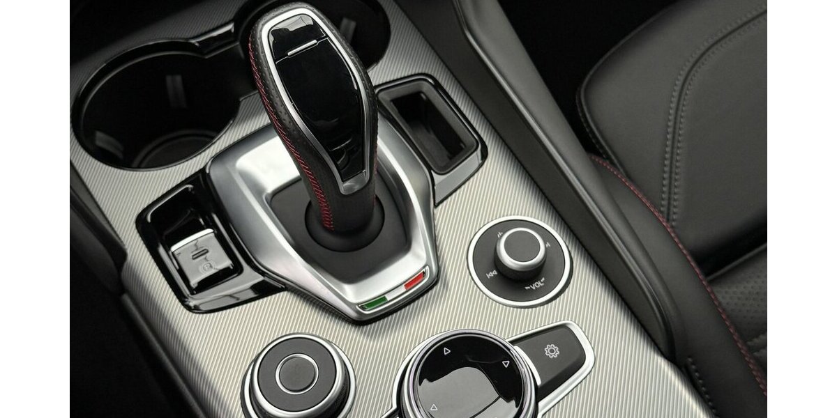 Alfa Romeo Giulia Competizione Q4 Turbo CarPlay Kamera 8.960 km 36.220 &euro; Lich 35423