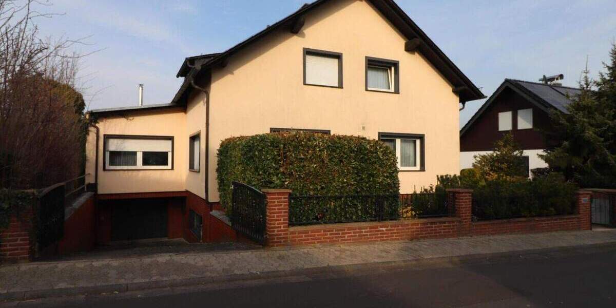 Einfamilienhaus Wölfersheim - 8 Zimmer, 160 m&sup2;, 470.000&euro; | Angebot:25682682