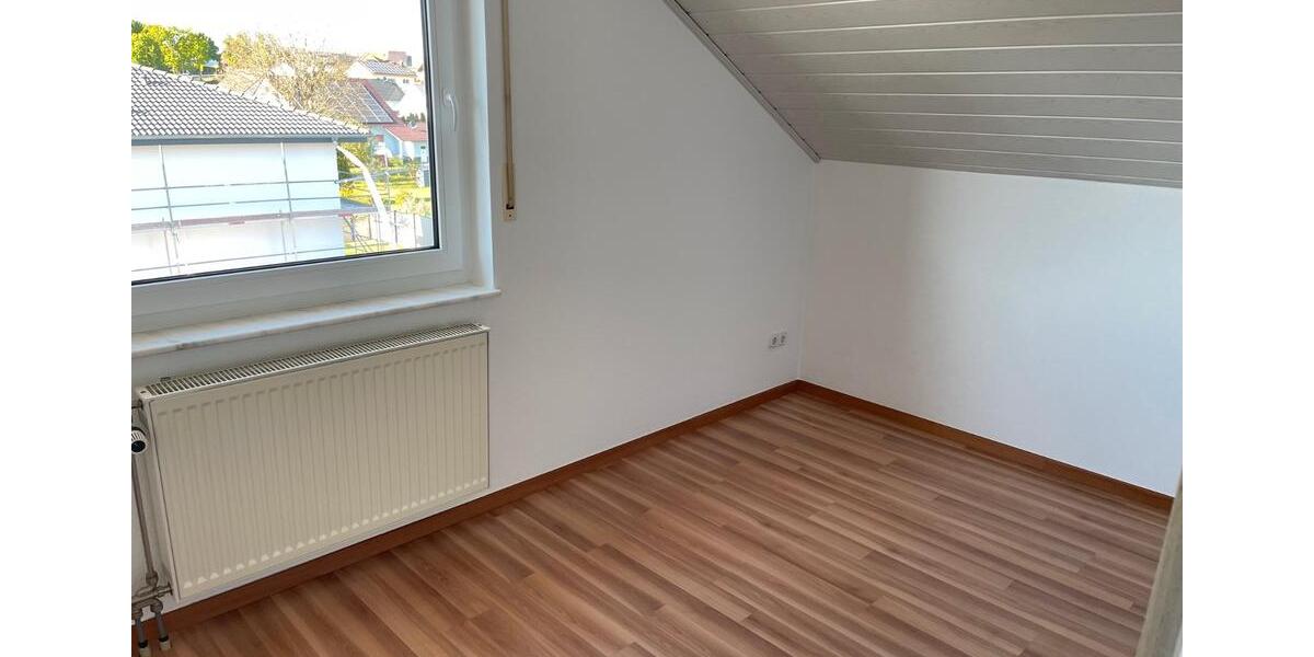 Dachgeschoßwohnung Hungen - 4 Zimmer, 108 m&sup2;, 780&euro; | Angebot:26634051