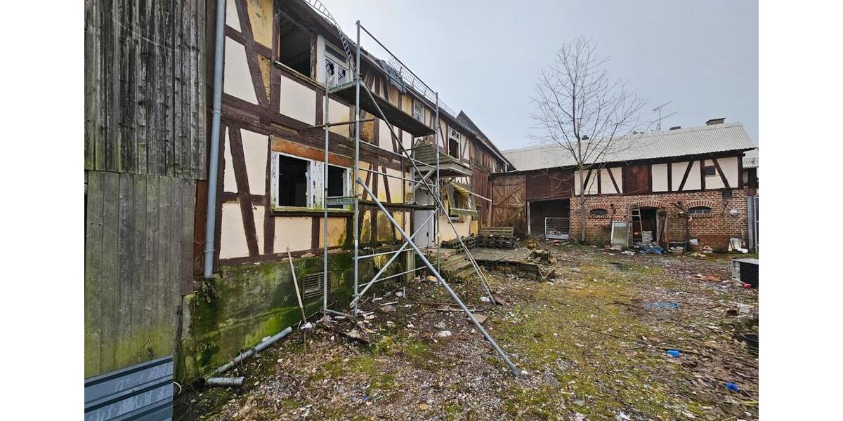 Mehrfamilienhaus, Wohnhaus Bad Endbach - 14 Zimmer, 550 m&sup2;, 99.000&euro; | Angebot:25180040