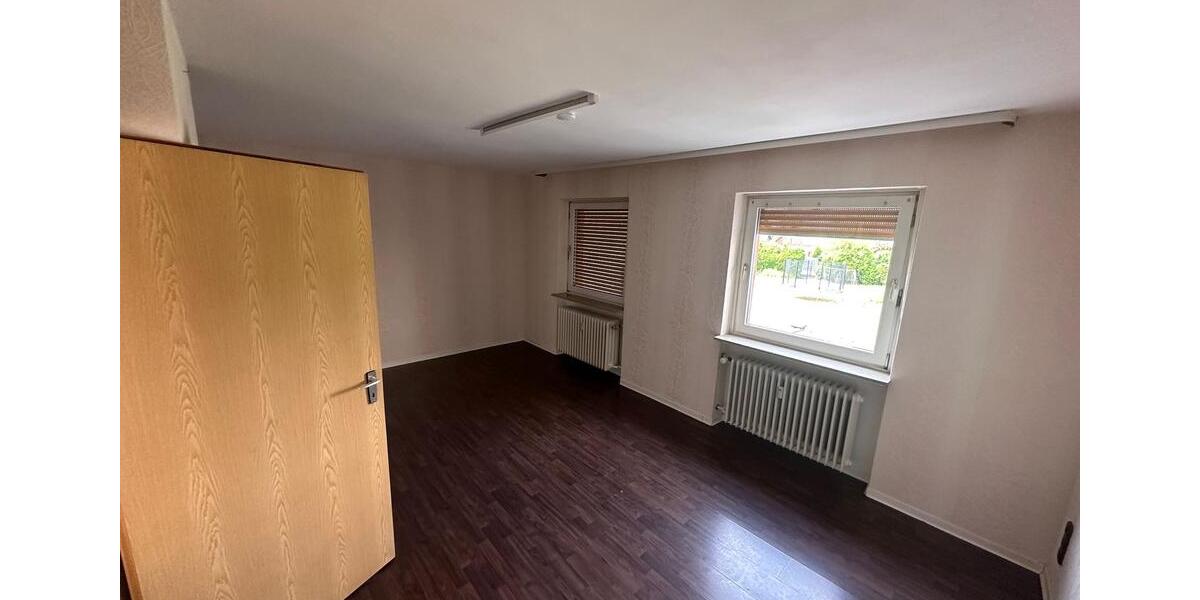 Einfamilienhaus Linden - 6 Zimmer, 220 m&sup2;, 420.000&euro; | Angebot:27023922