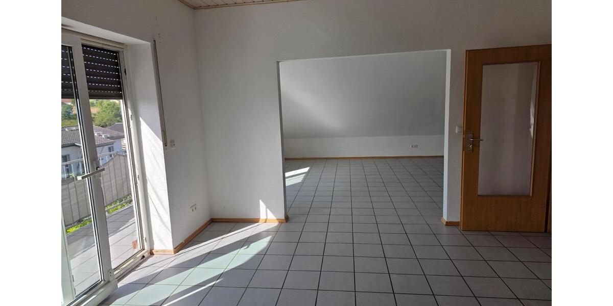 Dachgeschoßwohnung Fronhausen - 3.5 Zimmer, 105 m&sup2;, 1.150&euro; | Angebot:25871868