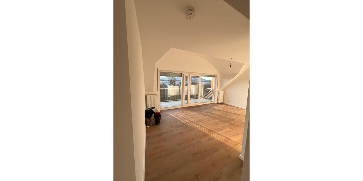 Dachgeschoßwohnung Butzbach - 4 Zimmer, 76 m&sup2;, 1.220&euro; | Angebot:25639563