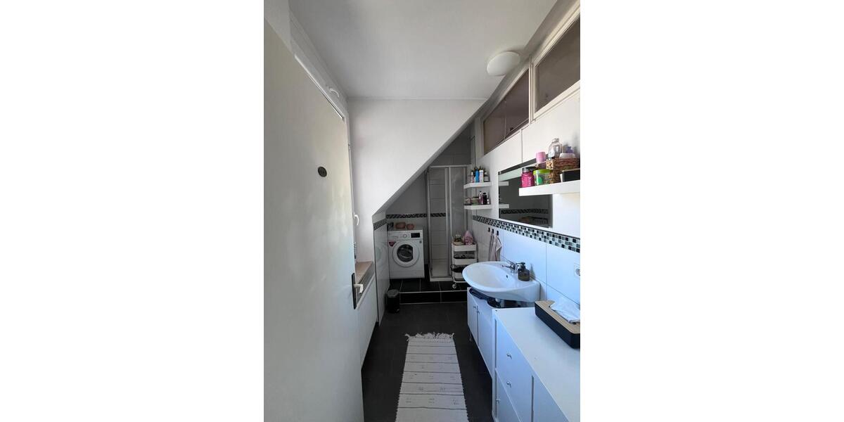 Dachgeschoßwohnung Gießen - 4 Zimmer, 70 m&sup2;, 1.200&euro; | Angebot:25868224