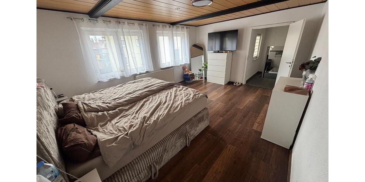 Etagenwohnung Aßlar - 6 Zimmer, 140 m&sup2;, 1.450&euro; | Angebot:26019486