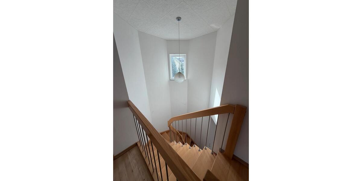 Etagenwohnung Gladenbach - 4 Zimmer, 135 m&sup2;, 1.300&euro; | Angebot:25329546