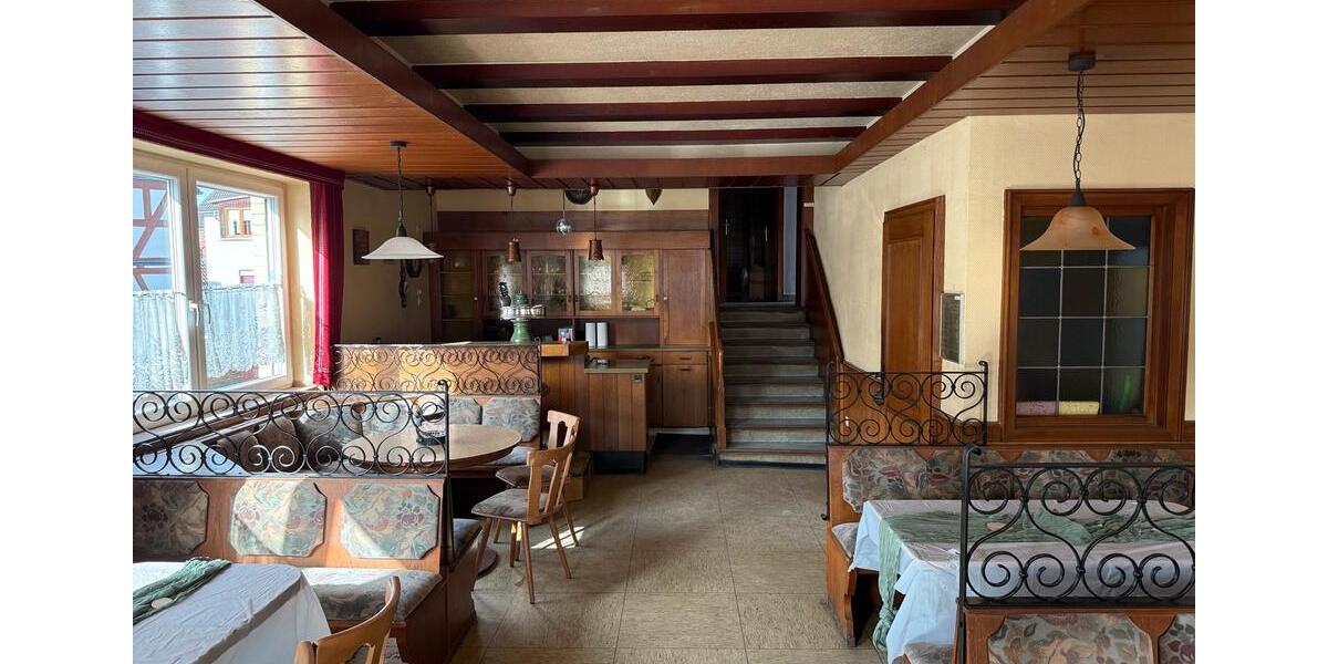 Einfamilienhaus Biebertal - 8 Zimmer, 265 m&sup2;, 820&euro; | Angebot:25641969