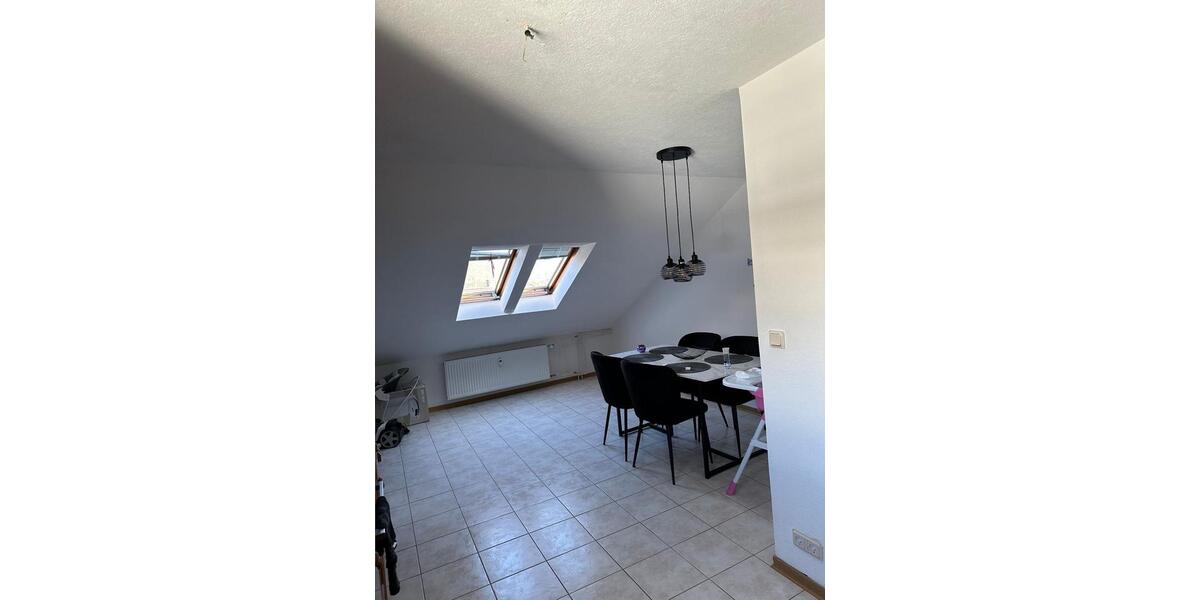 Dachgeschoßwohnung Aßlar - 3 Zimmer, 86 m&sup2;, 1.100&euro; | Angebot:25749667