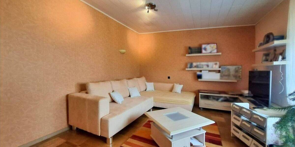 Einfamilienhaus Lich - 9 Zimmer, 245 m&sup2;, 330.000&euro; | Angebot:25685936