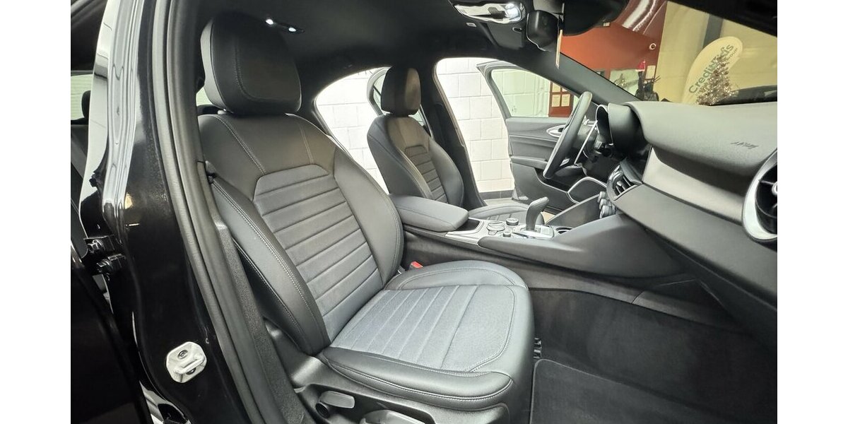 Alfa Romeo Giulia 2.0 Sprint Turbo 16V Xenon Leder Carplay 23.400 km 27.940 &euro; Lich 35423