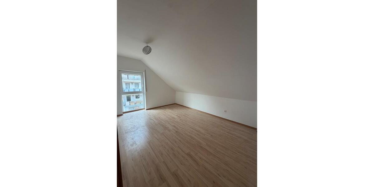 Etagenwohnung Gladenbach - 4 Zimmer, 135 m&sup2;, 1.300&euro; | Angebot:25329546