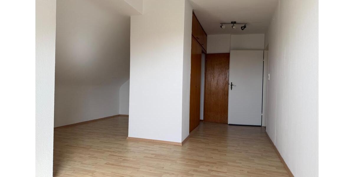 Dachgeschoßwohnung Linden - 3 Zimmer, 94 m&sup2;, 890&euro; | Angebot:25394449