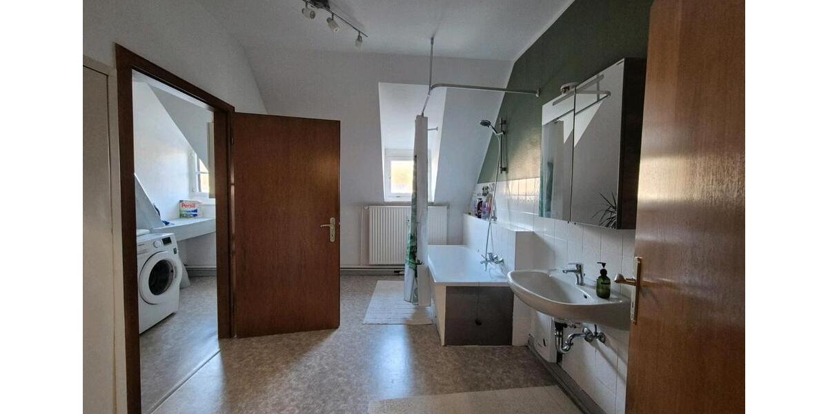 Dachgeschoßwohnung Herborn - 5 Zimmer, 123 m&sup2;, 850&euro; | Angebot:25718545