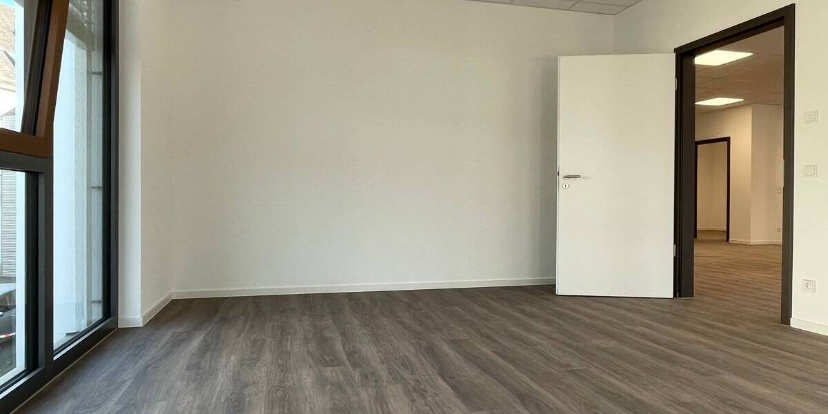Gewerbeobjekt Herborn - 3 Zimmer, 238 m&sup2;, 2.860&euro; | Angebot:25674831